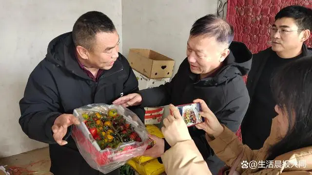 致富经种植三种水果亩收入过亿_农业种植水果致富项目_农村特色水果种植创业项目