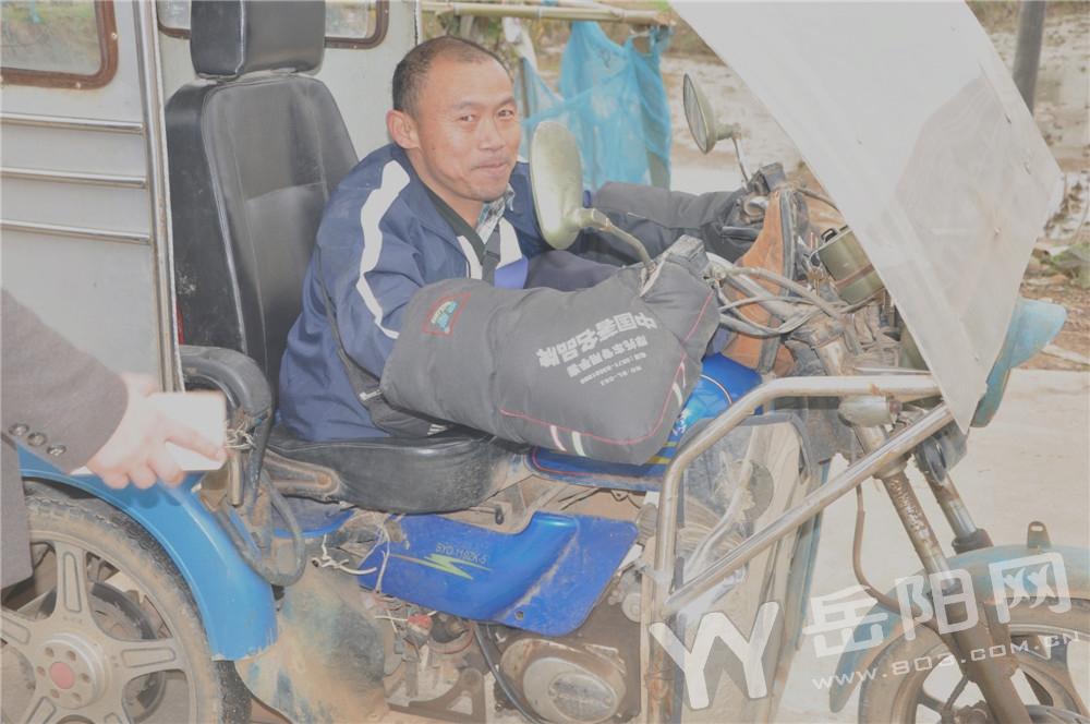 岳阳“匍匐哥”兄弟创业成典范 诚信赢商机在黄沙街镇，马宏权马洪波这对残疾兄弟的创富故事正在广为流传