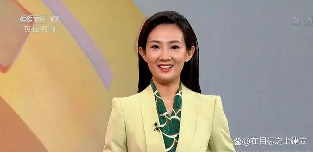 原江苏台主持人张杨亮相央视三农频道，长相既像章子怡又像宝晓峰