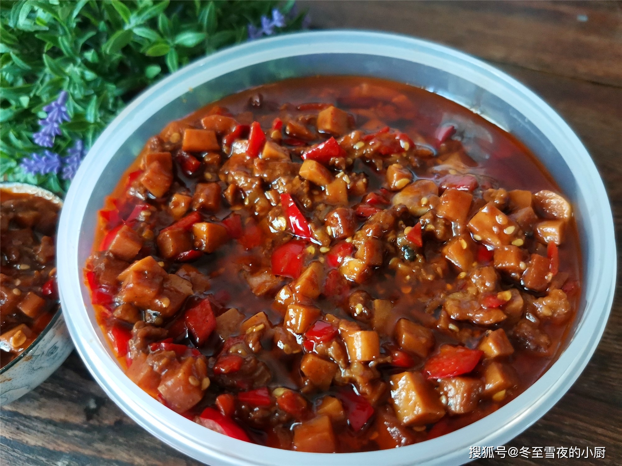 牛粪种菇_杏鲍菇废料养牛视频_致富经牛粪养杏鲍菇