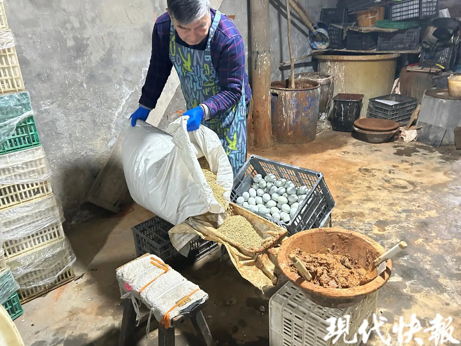 致富经松花皮蛋制作_怎样制作皮蛋松花蛋视频_皮蛋怎么做出松花