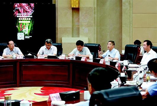 湖北省养殖龙虾的自然条件_湖北龙虾养殖技术合作_湖北龙虾养殖户电话