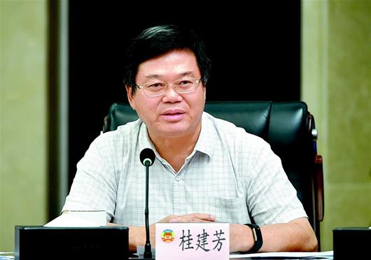 湖北省养殖龙虾的自然条件_湖北龙虾养殖技术合作_湖北龙虾养殖户电话