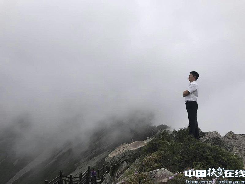 郑远元：修脚修出脱贫路 万人致富谱新篇