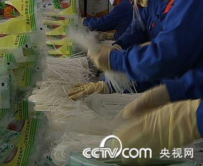 土豆粉条厂_致富经土豆粉条致富_农村手工土豆粉做粉条的做法