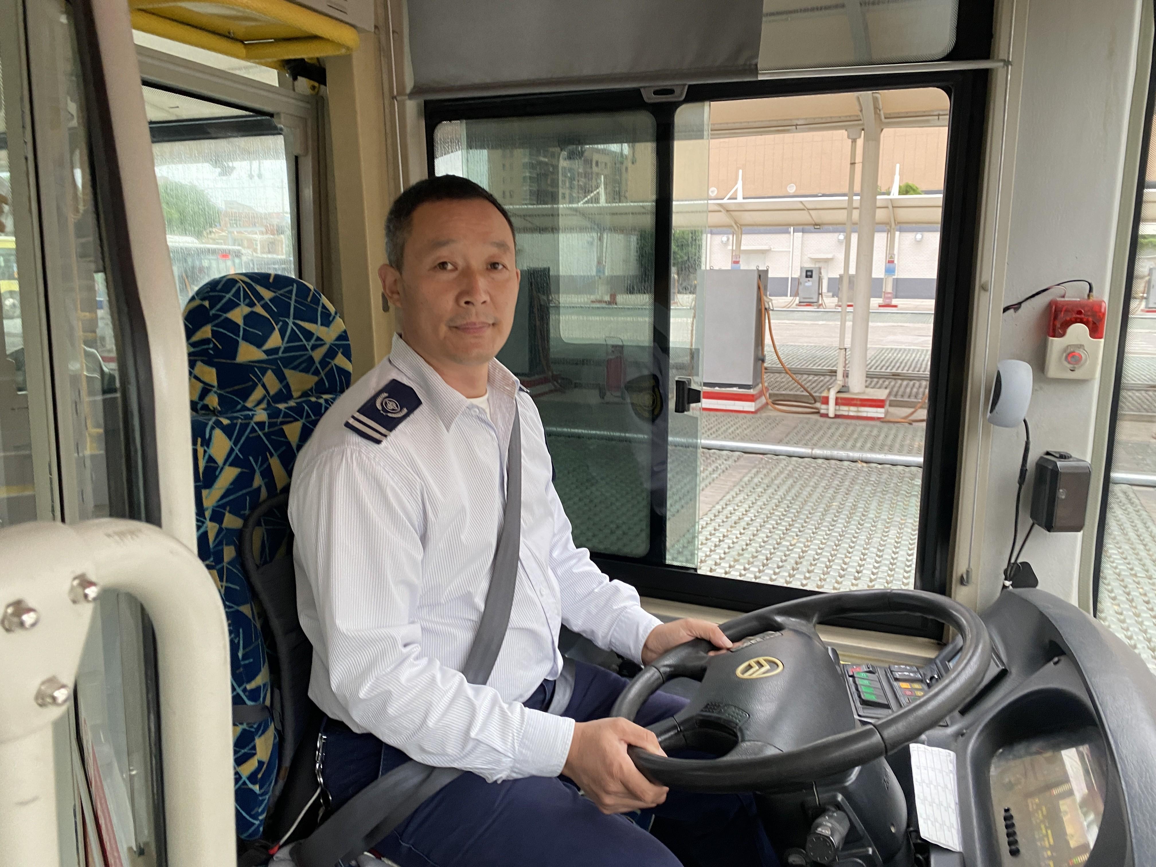 日复一日温情服务 他被乘客盛赞为“K7路最好师傅”