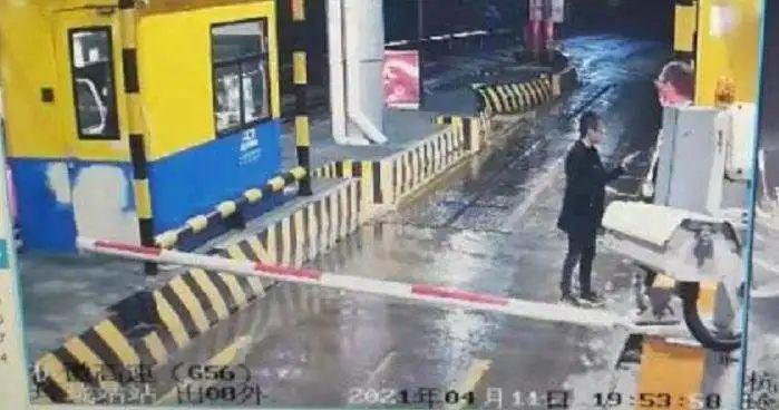 致富经乌梢蛇养殖视频_养乌梢蛇前景如何_致富经养乌梢蛇的视频