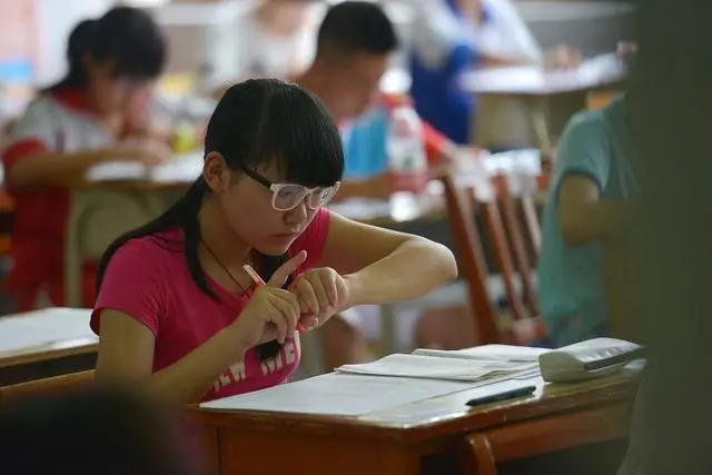 实践教育的实施：让学生走出课本，获得真实经验
