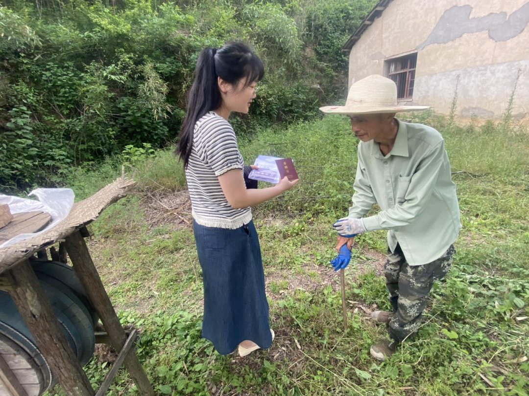 圆桶蜜蜂怎么养_圆桶养蜂取蜜方法_传统圆桶蜜蜂养殖技术