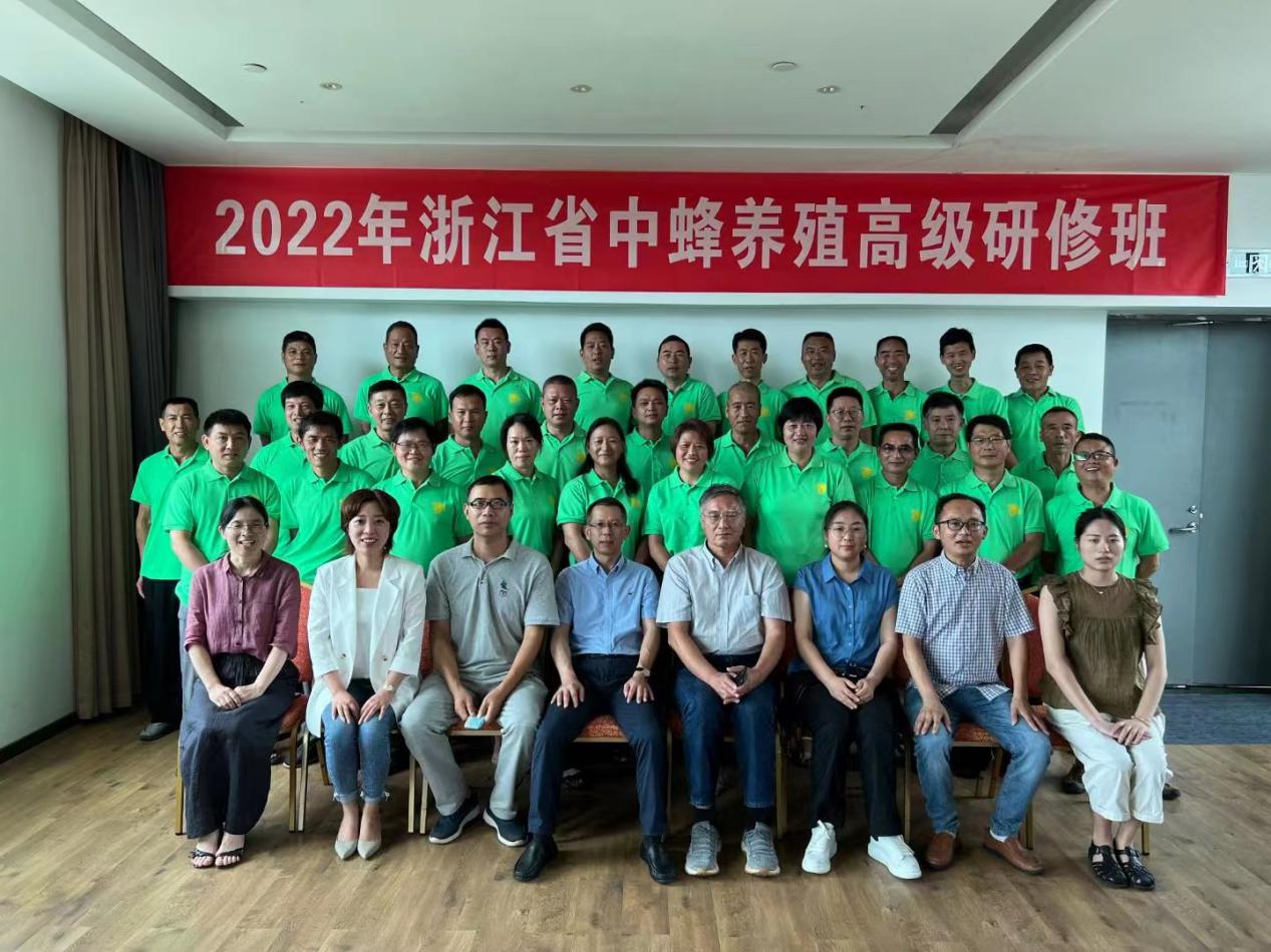 动物科学学院（蜂学学院）教授为“浙江省中蜂养殖高级研修班”授课并开展中蜂产业调研