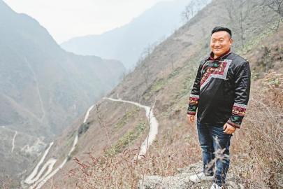 彝族青年阿合尔：带领村民走上脱贫致富路