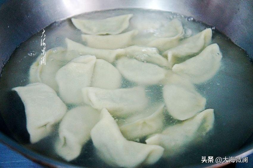 致富经黑猪肉饺子_致富猪肉饺子黑了能吃吗_黑猪肉包饺子